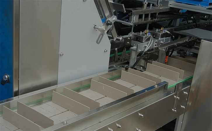 糖果餅干裝盒機物料傳送帶.jpg 糖果餅干裝盒機物料傳送帶.jpg