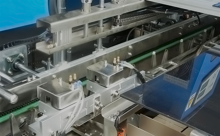 糖果餅干裝盒機產品入盒機構實拍圖.jpg 糖果餅干裝盒機產品入盒機構實拍圖.jpg