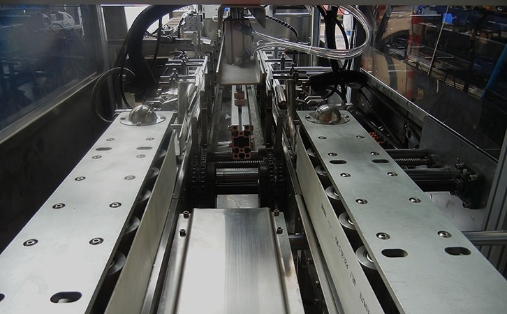 糖果餅干裝盒機粘膠封盒機構實拍圖.jpg 糖果餅干裝盒機粘膠封盒機構實拍圖.jpg